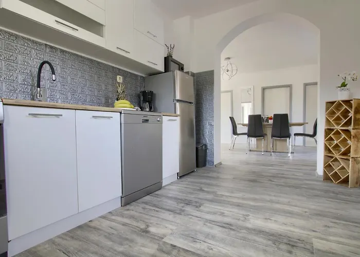 Apartament Delux Mihaela Banj