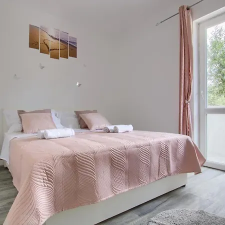 Mihaela Apartment Banj